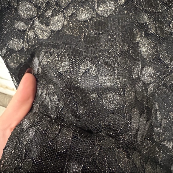 NWT Adrianna Papell floral metallic/ shimmer lace bell sleeve top ❤️ - Picture 6 of 7